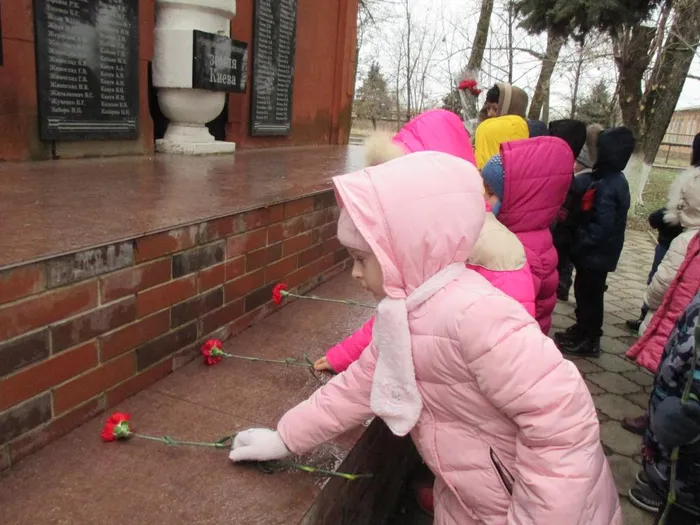 Возложение цветов