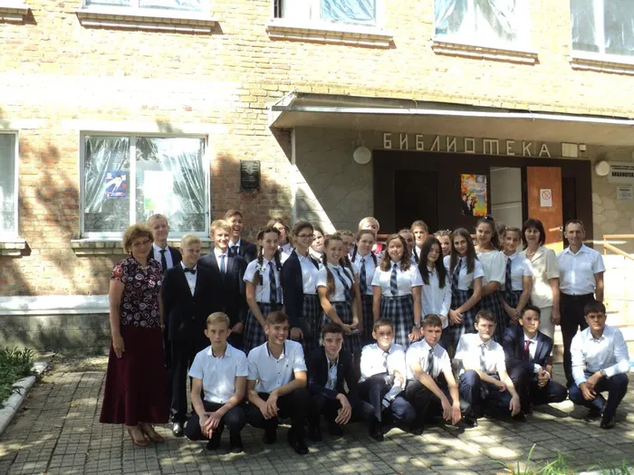 У памятной доски Концевичу Г.М.