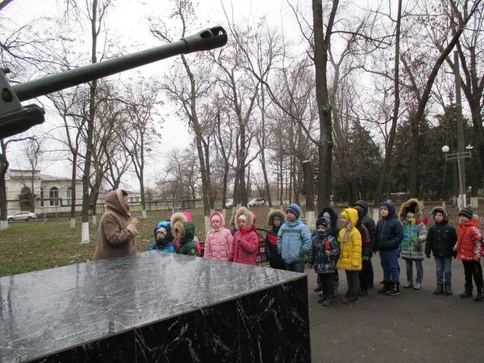 У пушки Грабина В.Г.